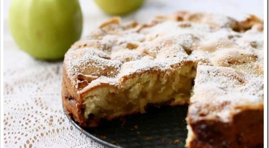 Шарлотка «Пятиминутка»: готовится просто, вкус — фантастика