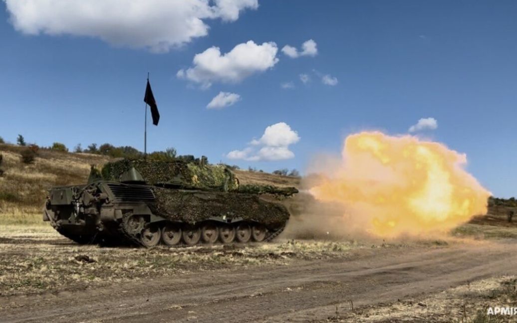 Украина получит еще 77 танков Leopard и 12 гаубиц