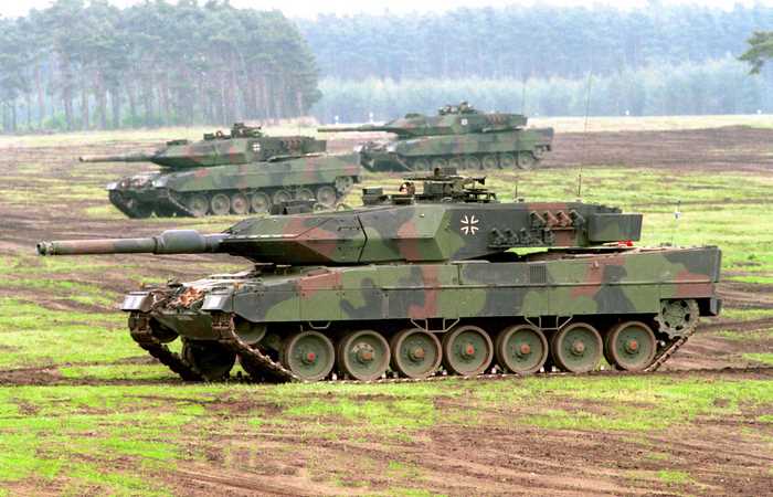 Украина получит еще 77 танков Leopard и 12 гаубиц