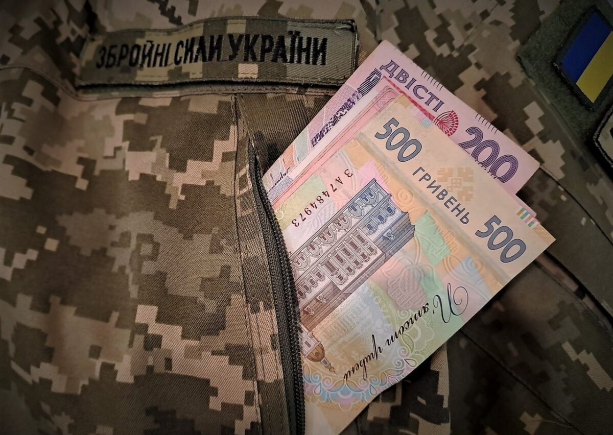 Бронювання працівників в Україні припинили: що відомо про зміни