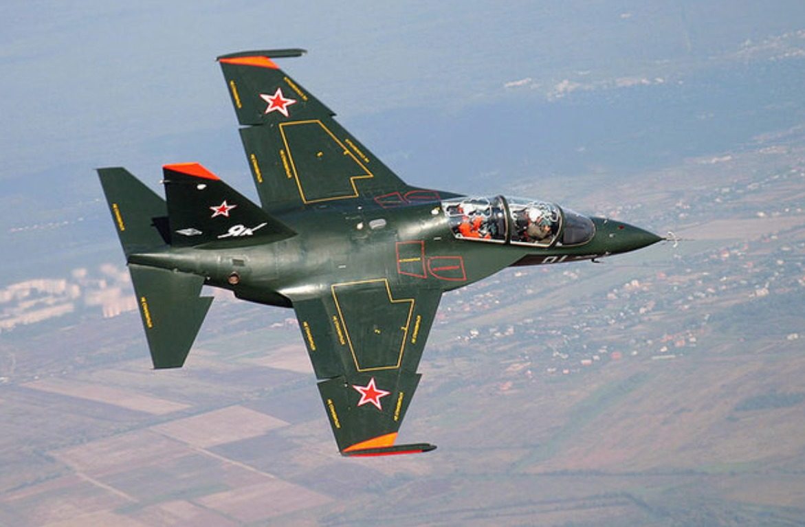 Білоруський навчально-бойовий літак Як-130 залетів до України