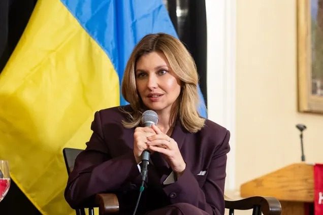 Стиліст пояснила, що було не так з образом Зеленської у Гарварді