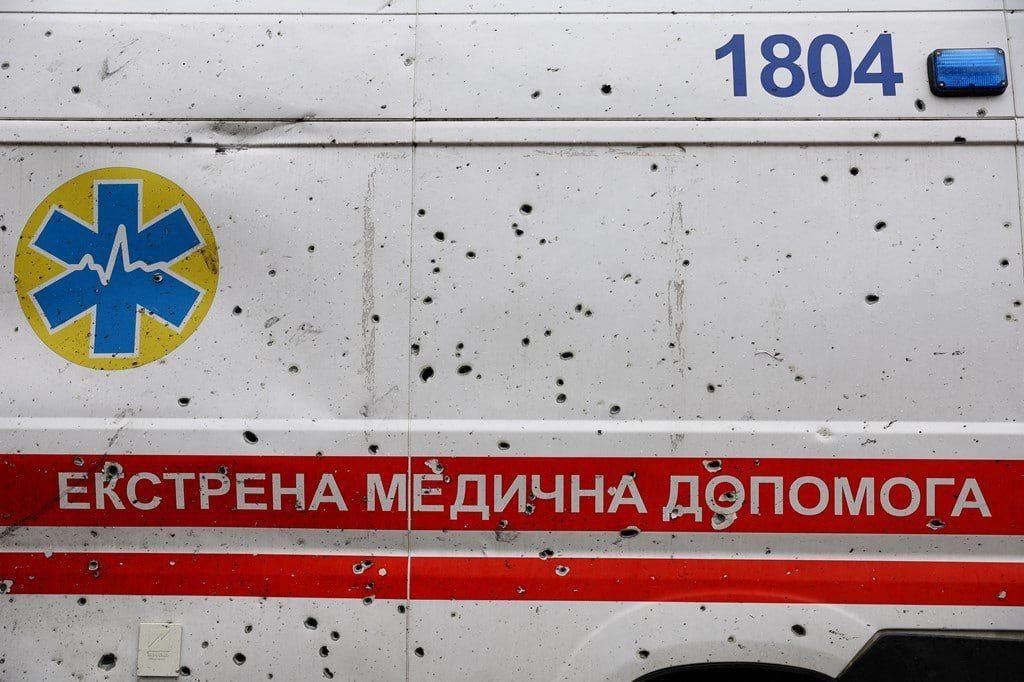 На Херсонщині російський дрон атакував автомобіль швидкої