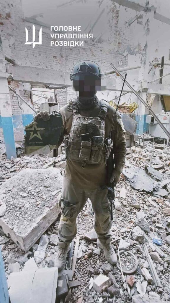 Спецпризначенці ГУР звільнили Вовчанський агрегатний завод: фото та відео