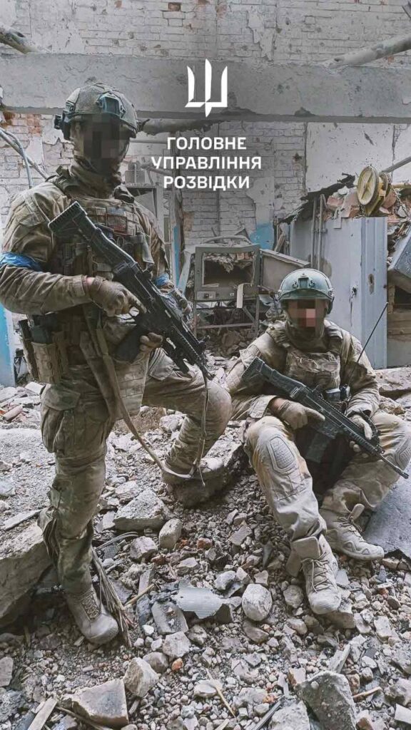 Спецпризначенці ГУР звільнили Вовчанський агрегатний завод: фото та відео