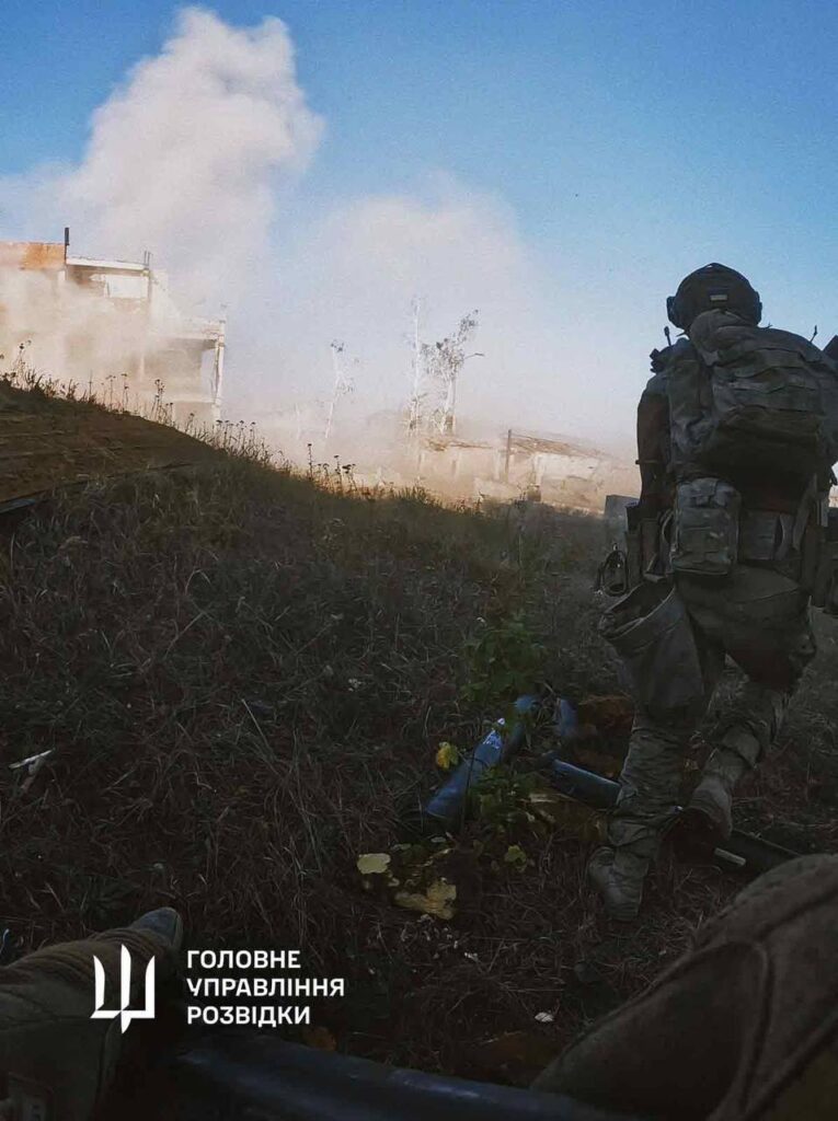 Спецпризначенці ГУР звільнили Вовчанський агрегатний завод: фото та відео