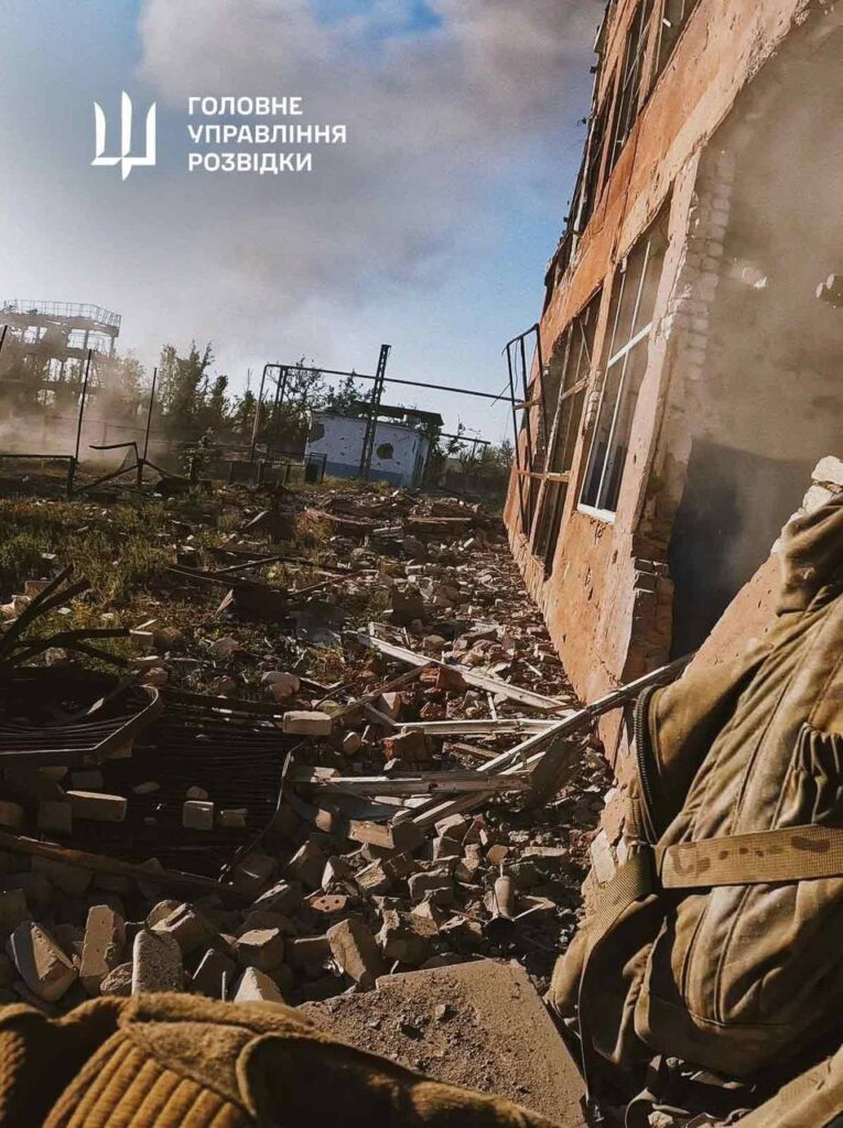 Спецпризначенці ГУР звільнили Вовчанський агрегатний завод: фото та відео