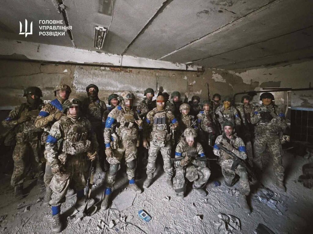 Спецпризначенці ГУР звільнили Вовчанський агрегатний завод: фото та відео