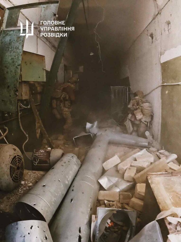 Спецпризначенці ГУР звільнили Вовчанський агрегатний завод: фото та відео