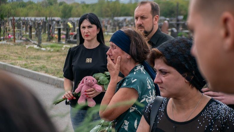 У Харкові під час російського обстрілу загинула школярка 3 У Харкові під час російського обстрілу загинула школярка
