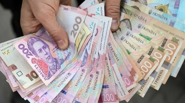 У Кабміні хочуть 2025-го заморозити “мінімалку” та соцвиплати