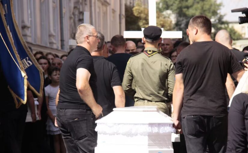 Во Львове простились с семьей, погибшей во время удара РФ ➤ Prozoro.net.ua