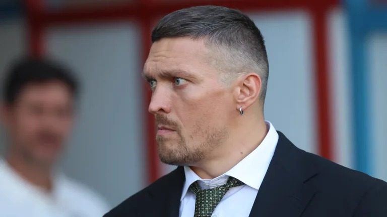 “Втрачає свідомість, його під руки”: стало відомо, що відбувалося з Усиком