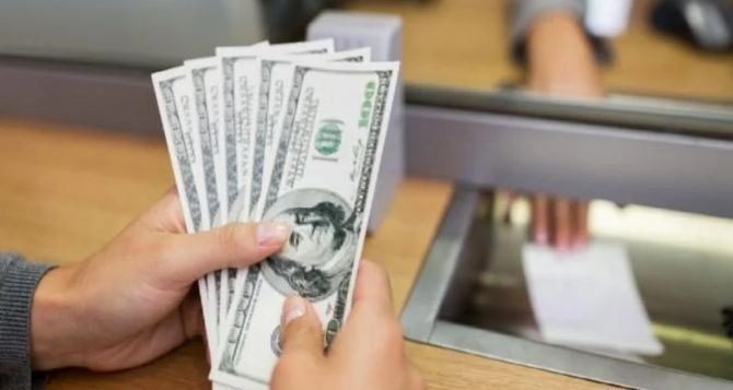 Банки готовятся переписывать курс доллара: чего ждать