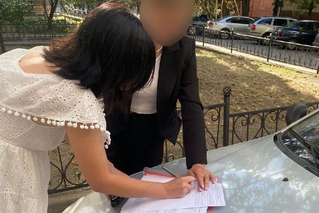 Жінки отримують $500 за тимчасовий шлюб: усі деталі нової схеми