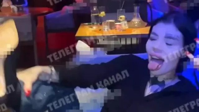 Во Львове блогершу выгнали из-за попытки заплатить «Сбербанком»