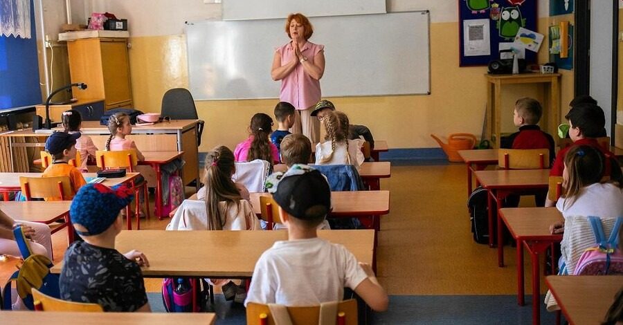 Школи переведуть на новий формат: навчатися класами більше не будуть
