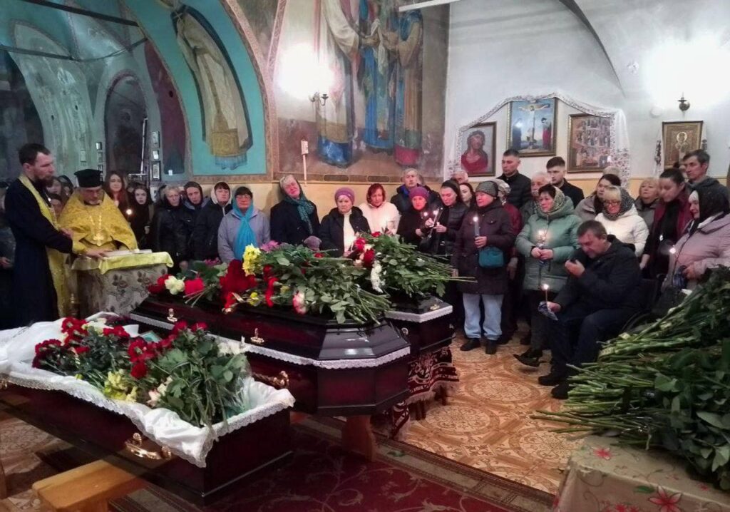 У Сумах попрощалися з родиною, яка загинула під час атаки "Шахедів"