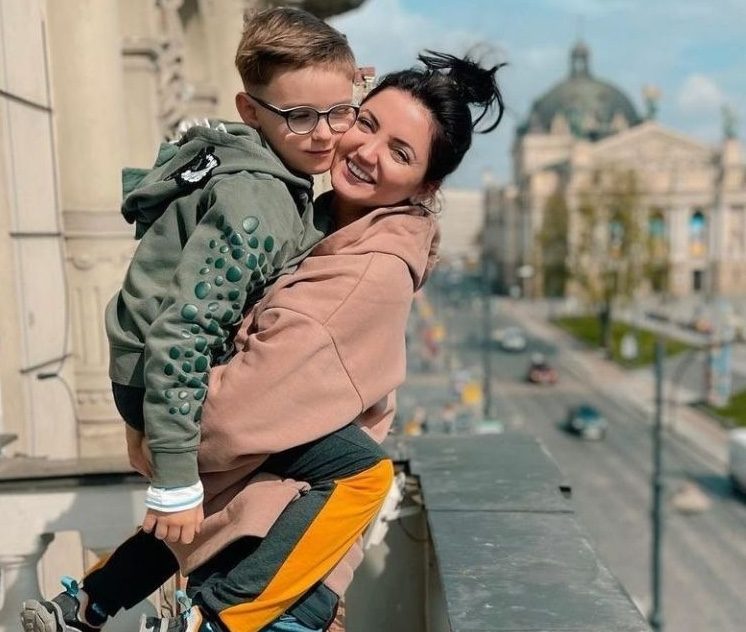Цибульська з 9-річним сином поїхала з України: “Це не втеча” ➤ Prozoro.net.ua
