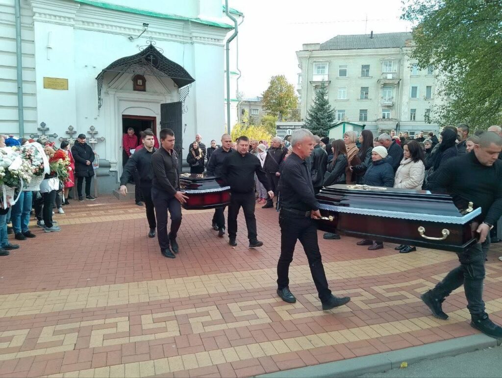 У Сумах попрощалися з родиною, яка загинула під час атаки "Шахедів"