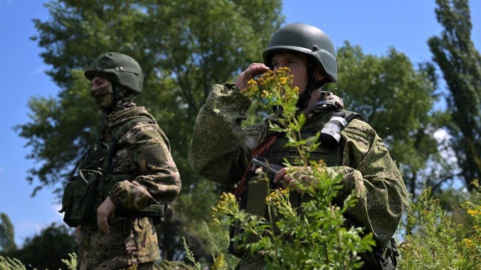 Вояки РФ в Курске сняли броники и залезли на деревья: офицер ВСУ ➤ Prozoro.net.ua