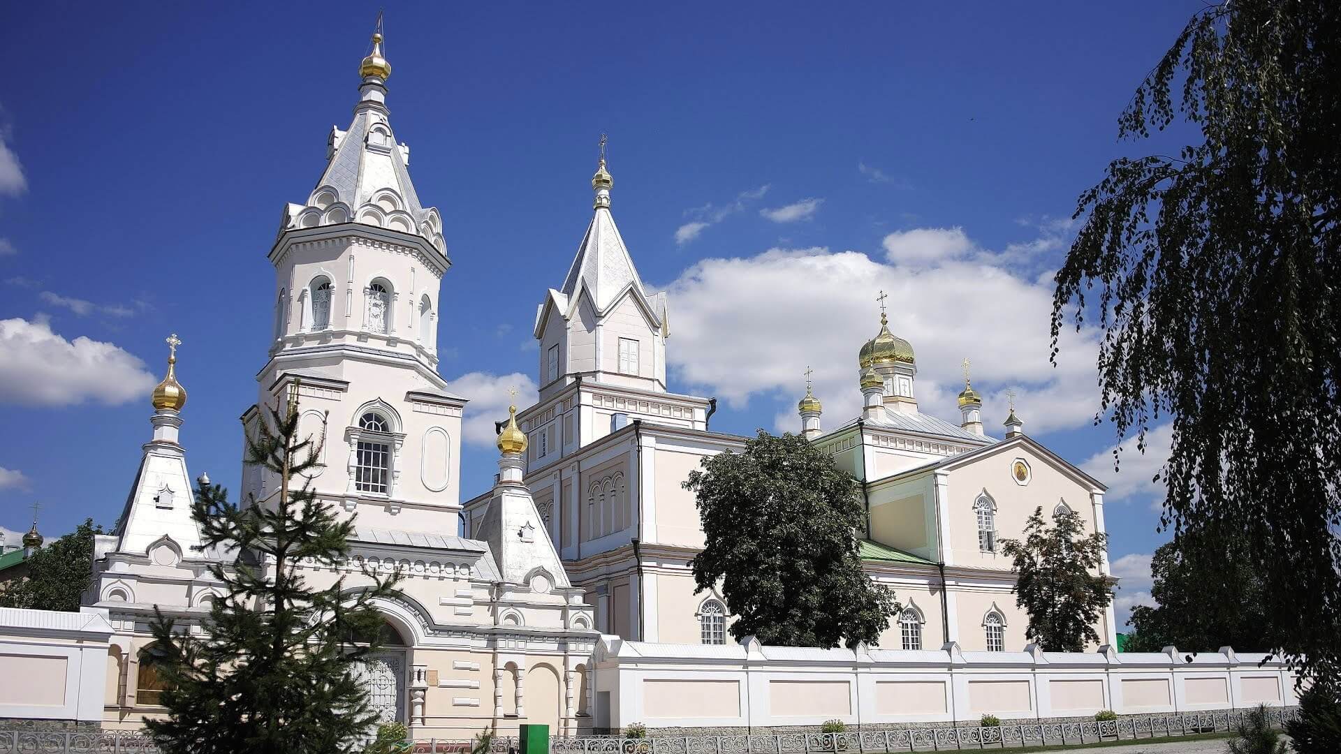 Корецький монастир під контролем РПЦ: позиції монахинь і місцевих жителів