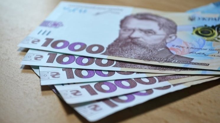 Тысяча от Зеленского: кто не получит денег