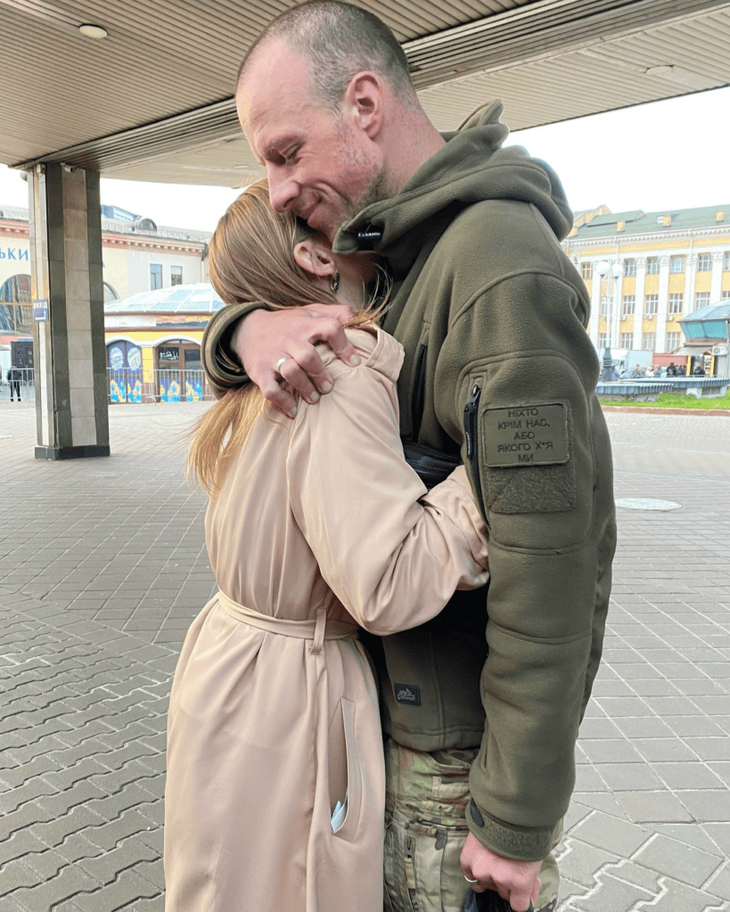 "Лікується в психіатричній лікарні": відома українська співачка розповіла про чоловіка-військового