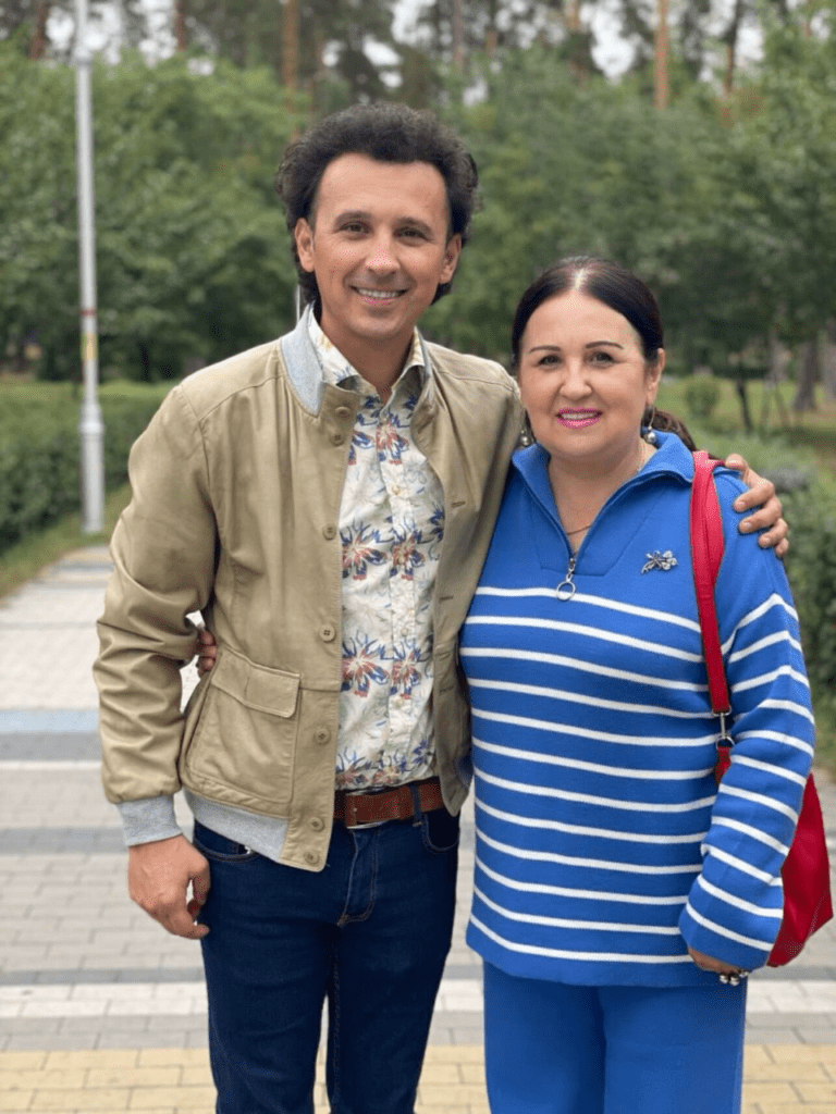 Як зараз живе перша дружина Назарія Яремчука, котра обрала жити в тіні 7 Як зараз живе перша дружина Назарія Яремчука, котра обрала жити в тіні