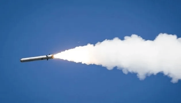 Вночі Росія обстріляла Україну балістикою та дронами: деталі