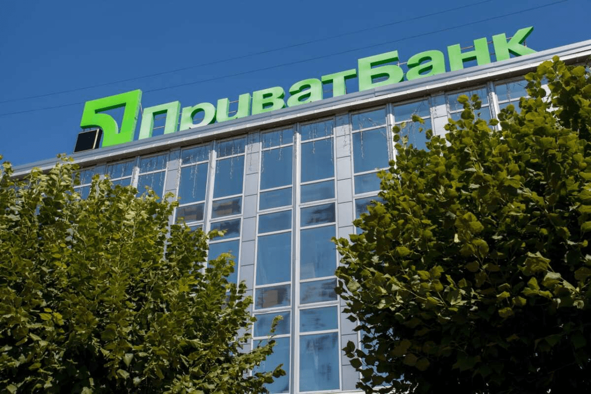 Які зміни чекають на клієнтів ПриватБанку з 1 листопада та чи стосуватиметься це усіх
