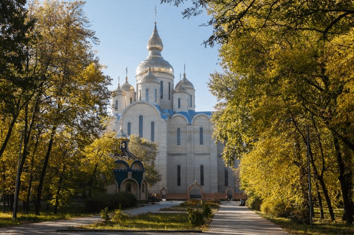 Черкаський Свято-Михайлівський собор переходить до ПЦУ: бійка та штурм собору вірянами (відео)