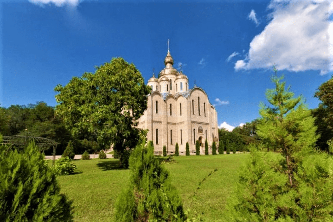 Черкаський Свято-Михайлівський собор переходить до ПЦУ: бійка та штурм собору вірянами (відео)