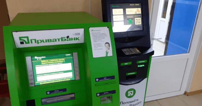 Зміни від Нацбанку: українці не зможуть поповнити чужі карти через термінал
