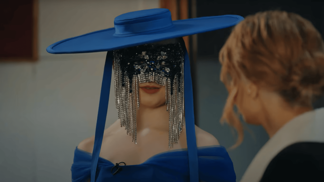 Інцидент на концерті: Klavdia Petrivna отримала по обличчю просто на сцені (відео)