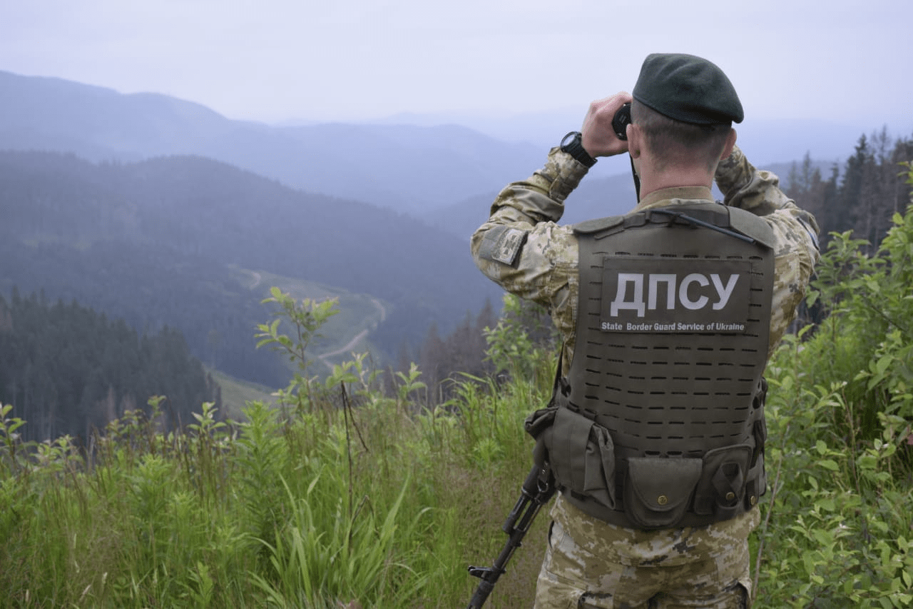 Чоловік нелегально втік з України і спробував непомітно повернутися назад (фото)