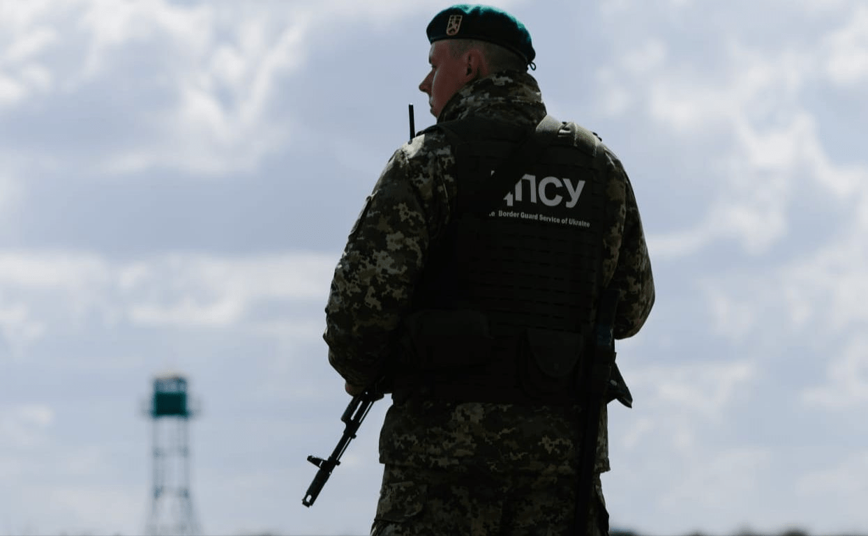 Чоловік нелегально втік з України і спробував непомітно повернутися назад (фото)