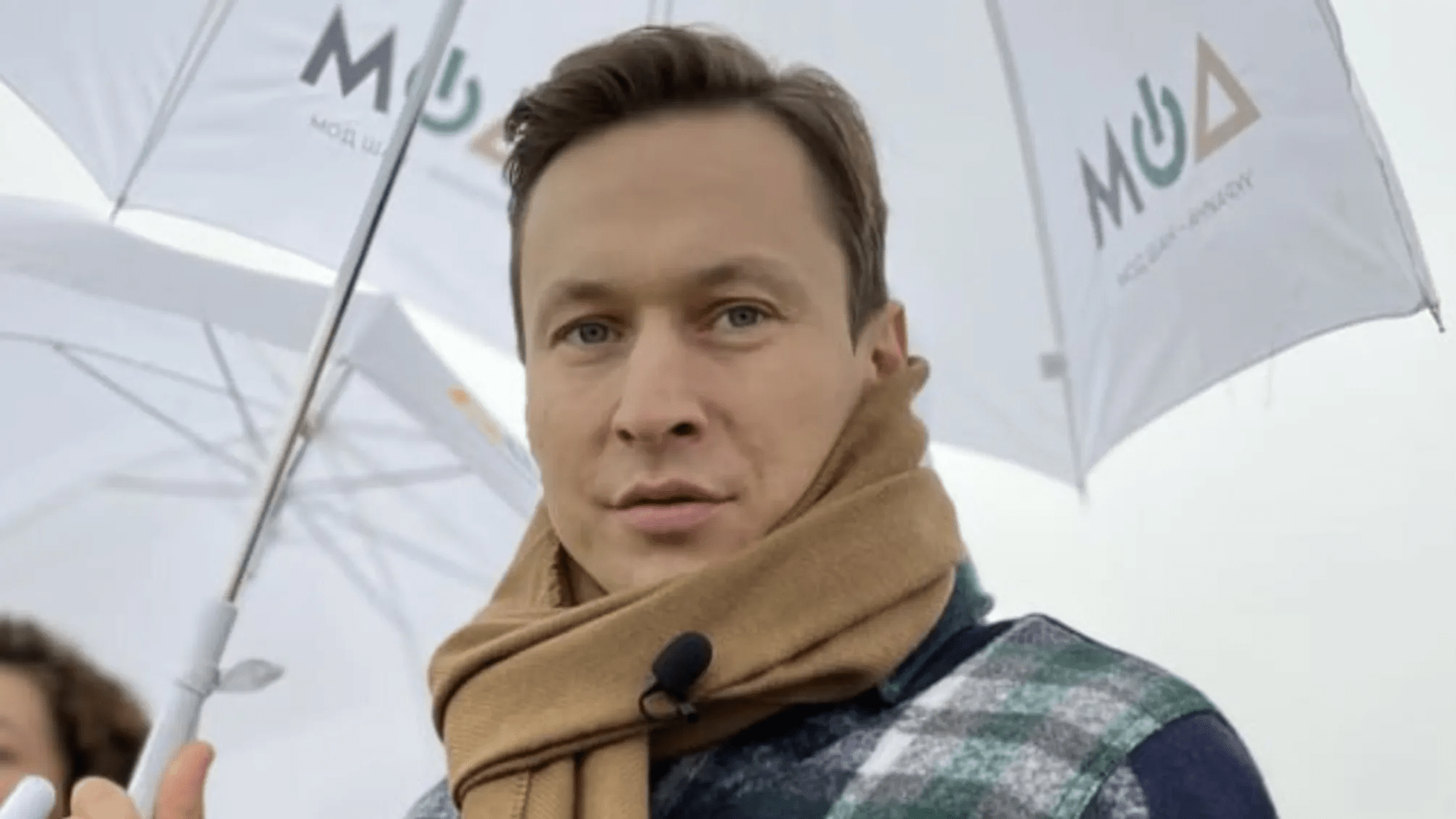 “Квартирі торба”: будинок відомого українського актора в Києві постраждав від російського безпілотника