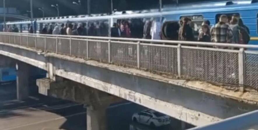 Стало відомо, хто закинув “міну” до вагона метро в Києві