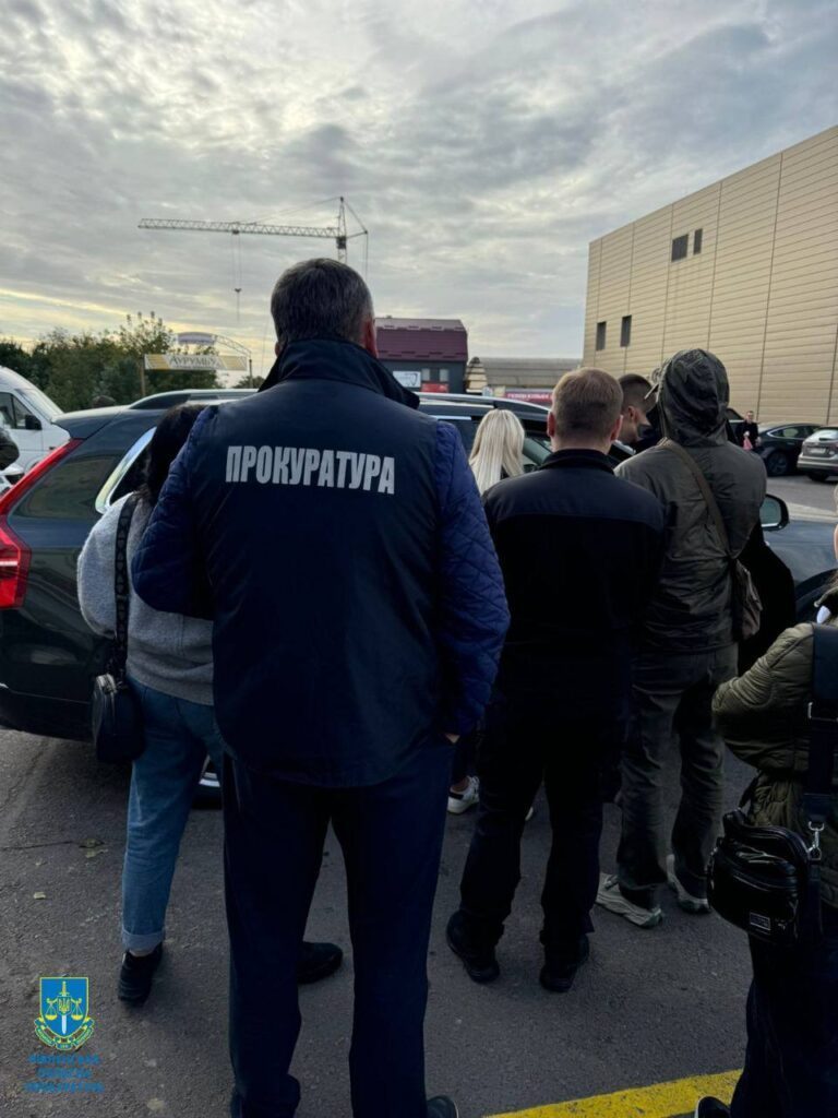 "Килим" з доларів: у Рівному викрили організаторок схеми ухилення від мобілізації