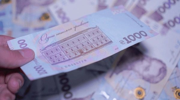 Тысяча от Зеленского: кто не получит денег