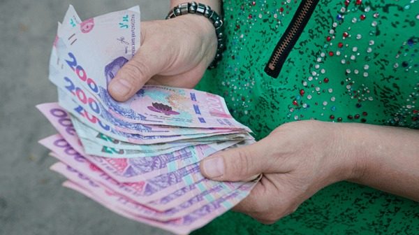 Українців можуть примусити сплачувати щорічні накопичувальні внески