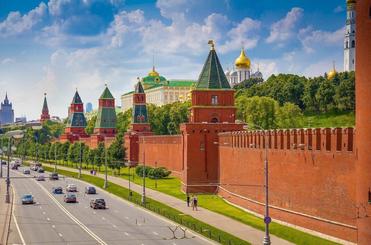 Білорус молотком ударив по стіні Кремля