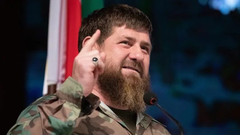 В Чечне кадыровцы публично казнили напавшего на силовиков 17-летнего юношу (фото)