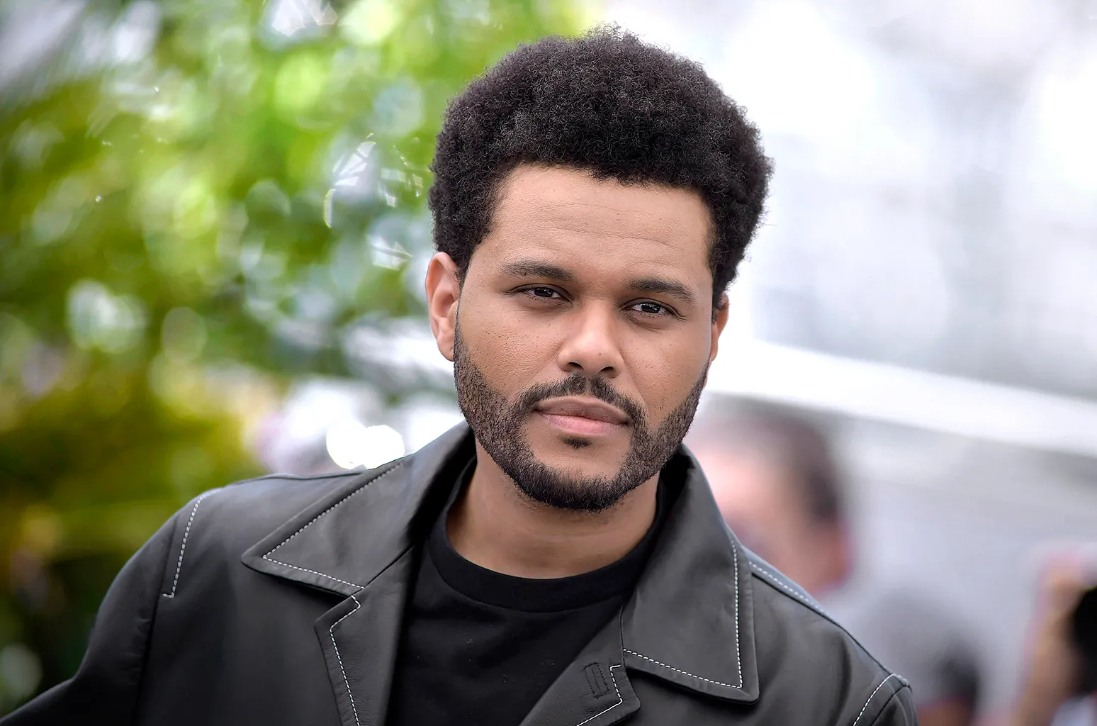 На концерте The Weeknd на сцену выскочил активист с призывом «Свобода Украине»