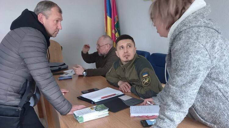 В Украине остановили бронирование работников: что известно