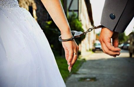 Жінки отримують $500 за тимчасовий шлюб: усі деталі нової схеми