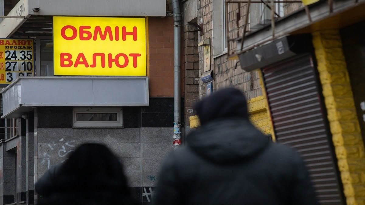 В Україні почали діяти нові правила покупки валюти: деталі