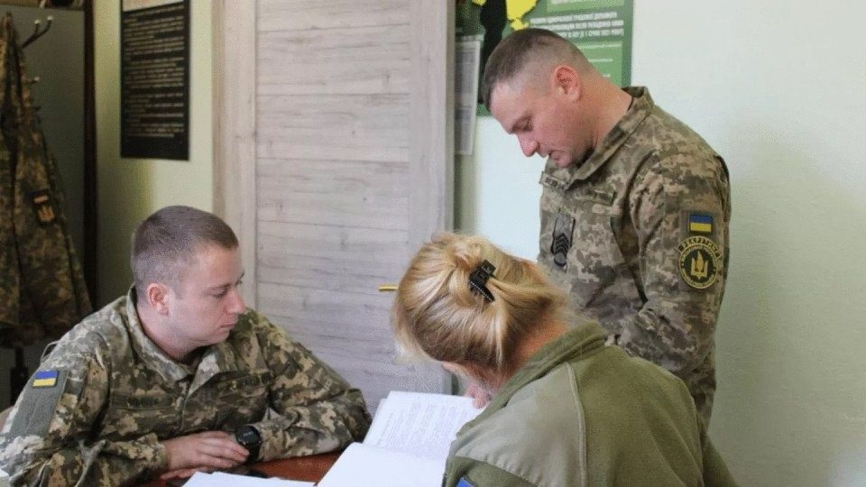 Кабмін запровадив додаткові виплати військовим: за що і скільки