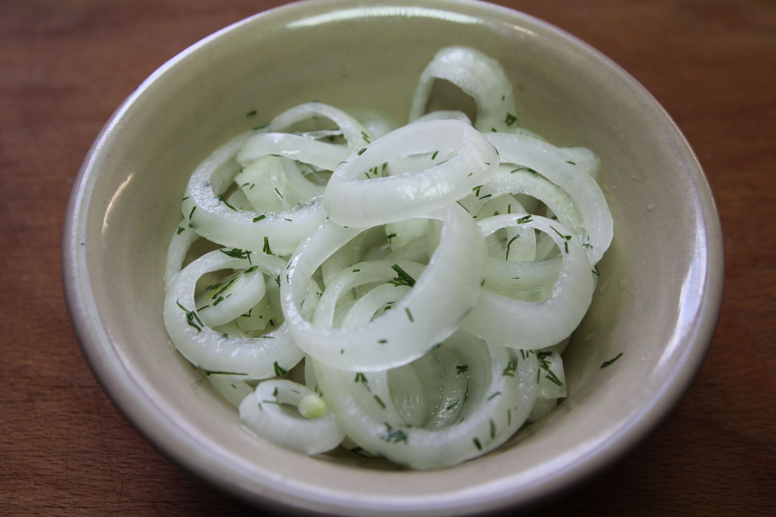 Маринованный лук за 30 минут – улучшит вкус любого блюда